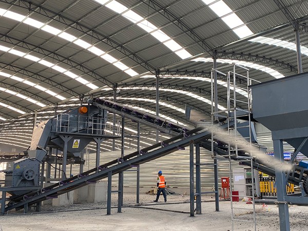 再生料破碎篩分設(shè)備是否適用于廢棄建筑材料的處理？